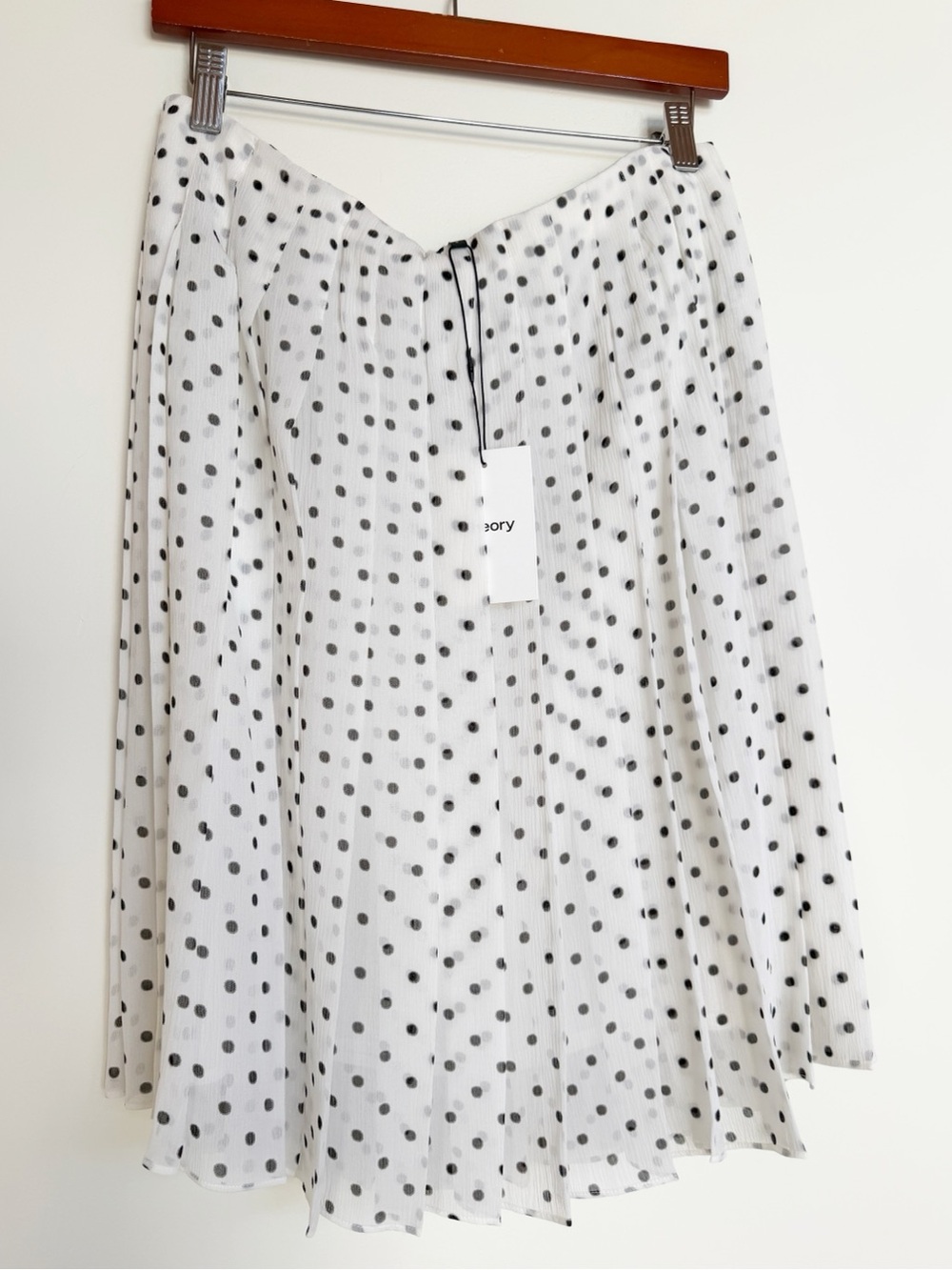 THEORY Lewdill Pleated 100% Silk Ivory and Black Polka Dot Skirt Size 6 NEW NWT
